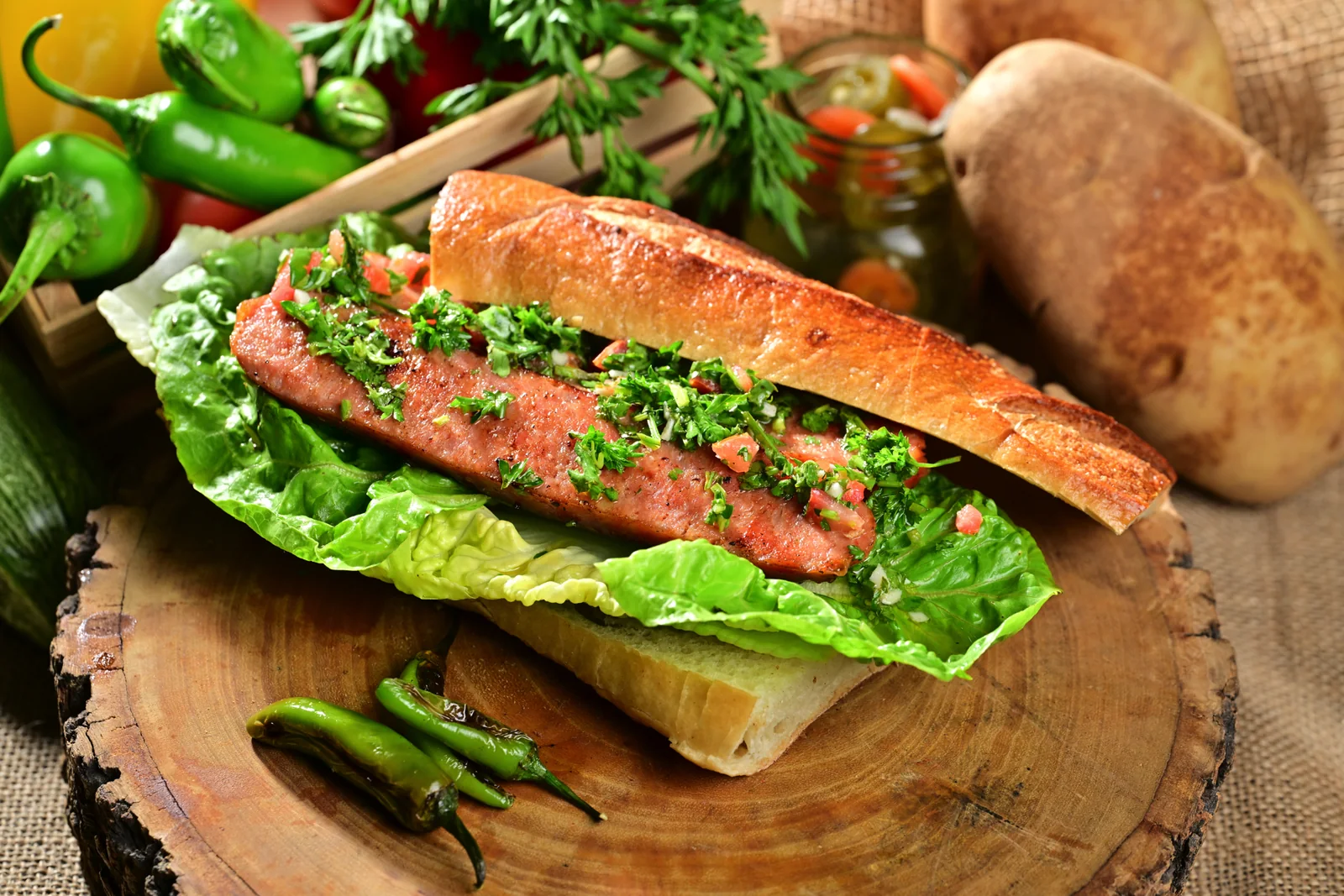 Choripán con chimichurri casero
